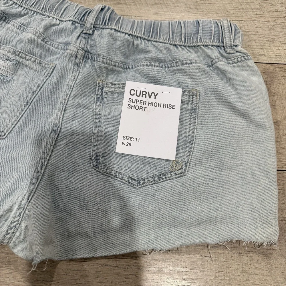 Indigo Rein Women's Light Denim Super Curvy High Rise Shorts Size 11 NWT